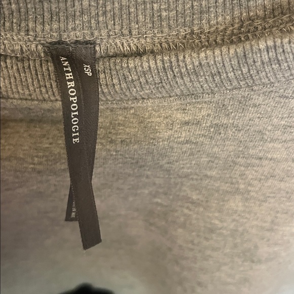 By Anthropologie Velvet Appliqué Sweatshirt Cropped XSP - Picture 6 of 6